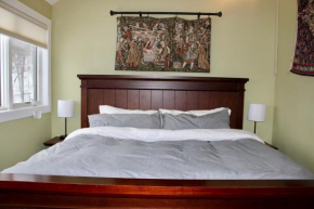 Trailside Village #8 - Slopeside 3BR with Hot Tub, Sauna, BBQ, Ski In Ski Out